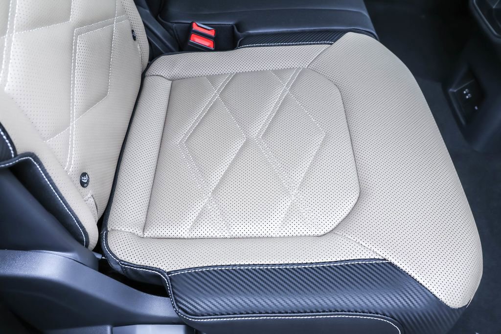 Used 2025 Volkswagen Atlas Cross Sport SE image 33