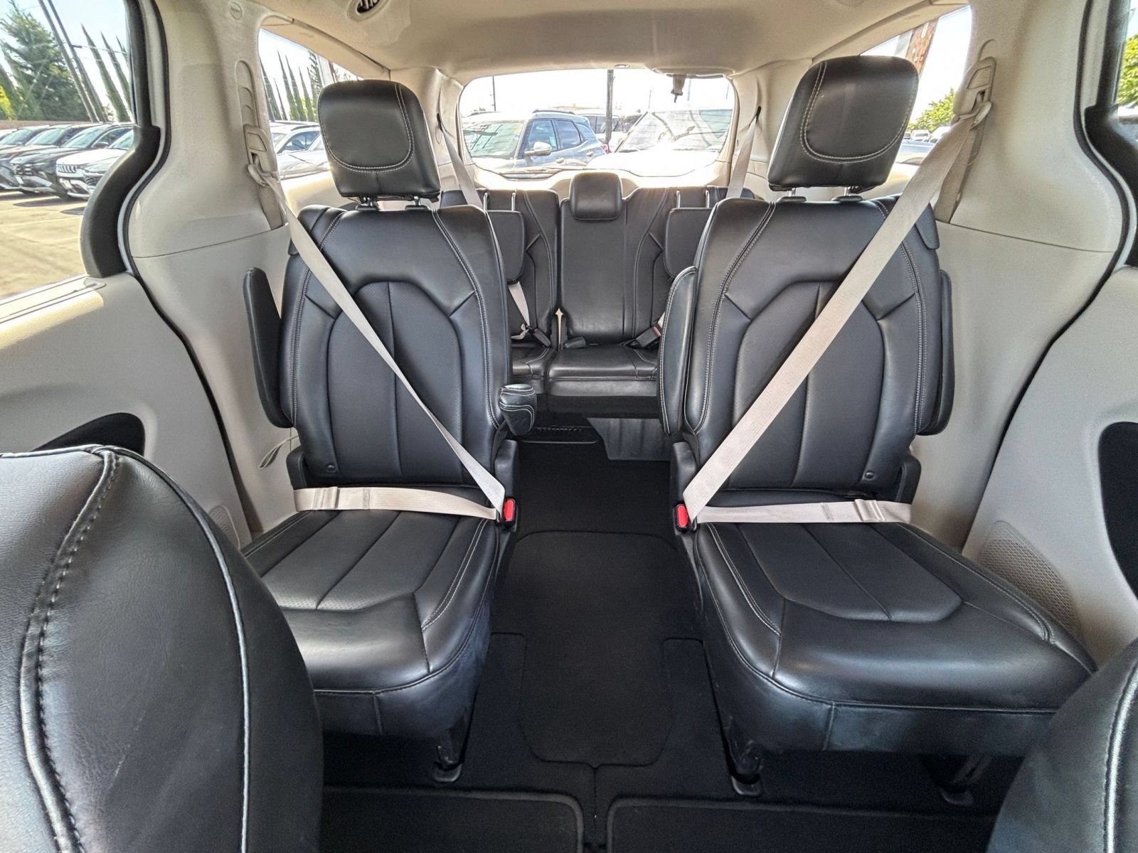 Used 2024 Chrysler Pacifica Touring-L FWD image 40