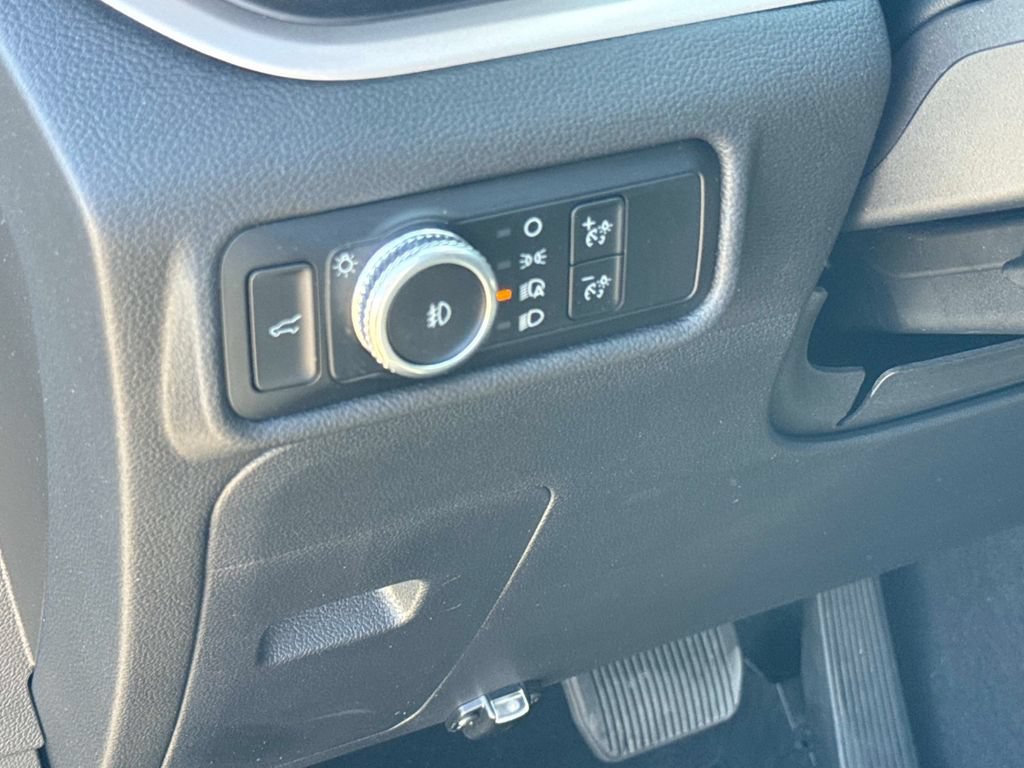 Used 2023 Ford Explorer XLT w/ Equipment Group 202A RWD image 30