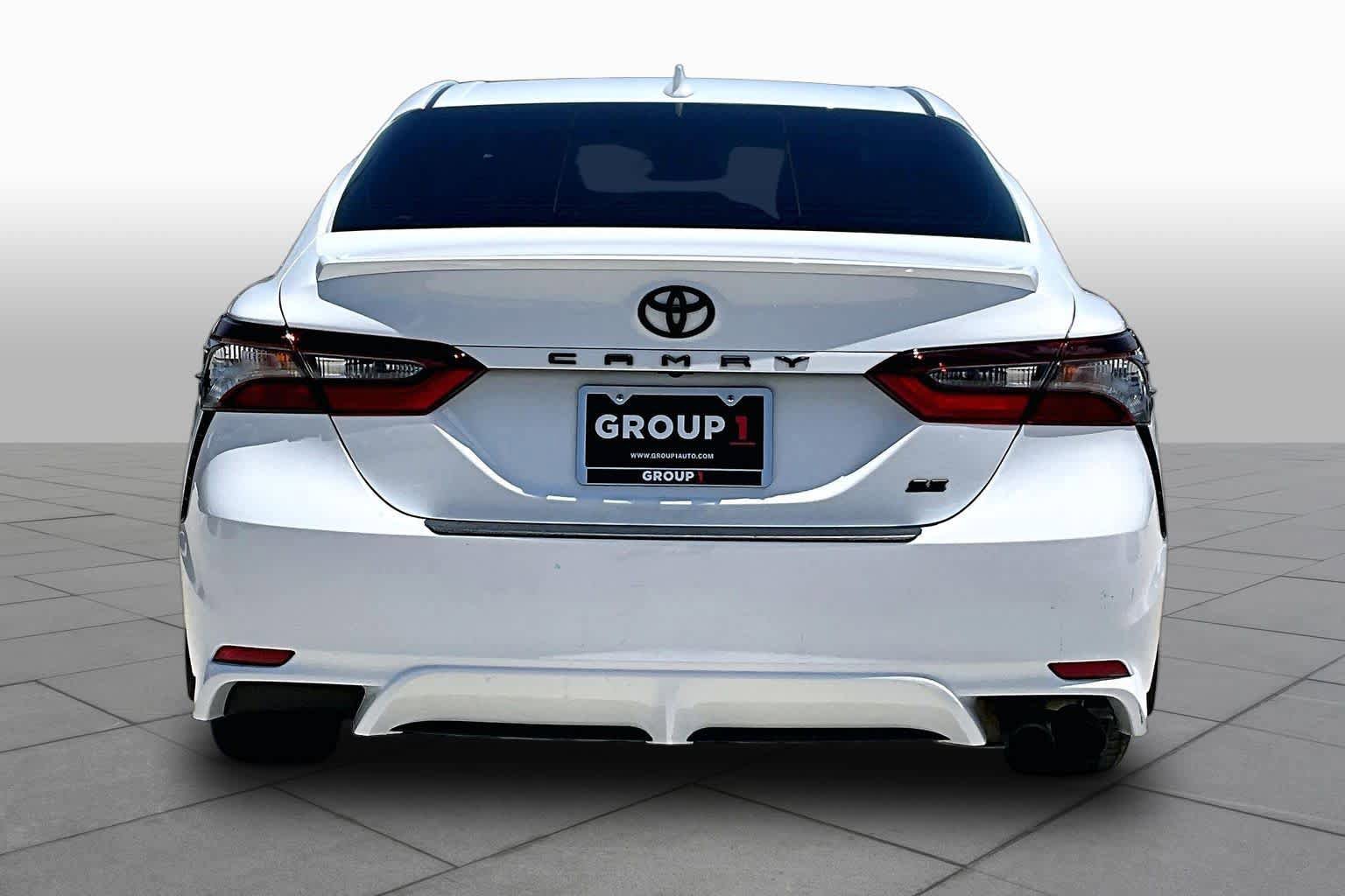 Used 2023 Toyota Camry SE w/ Convenience Package FWD image 5