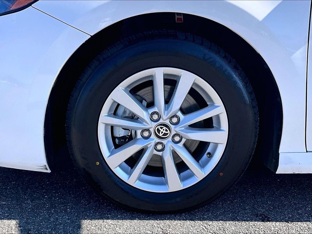 Used 2025 Toyota Camry SE FWD image 7