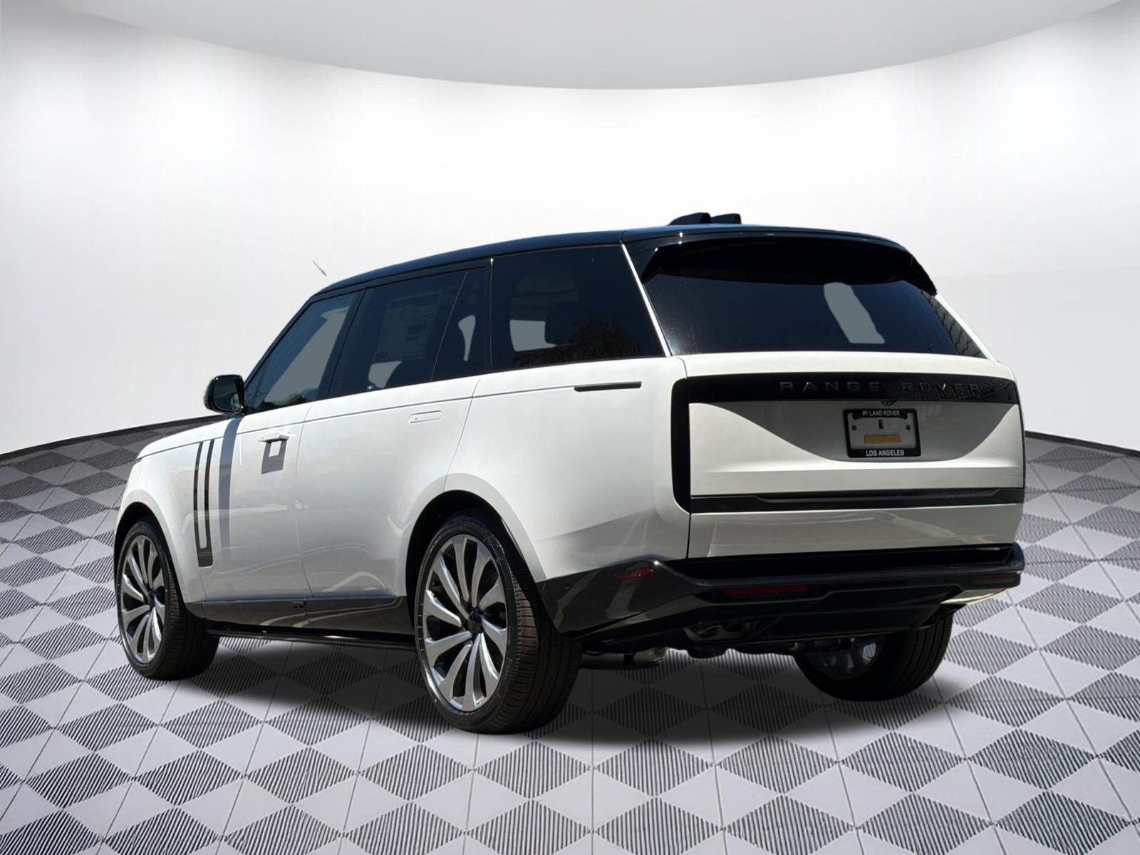 New 2026 Land Rover Range Rover Long Wheelbase SE AWD/4WD image 3