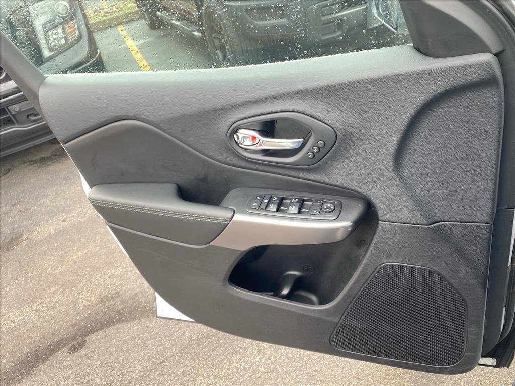 Used 2019 Jeep Cherokee Limited AWD/4WD image 21