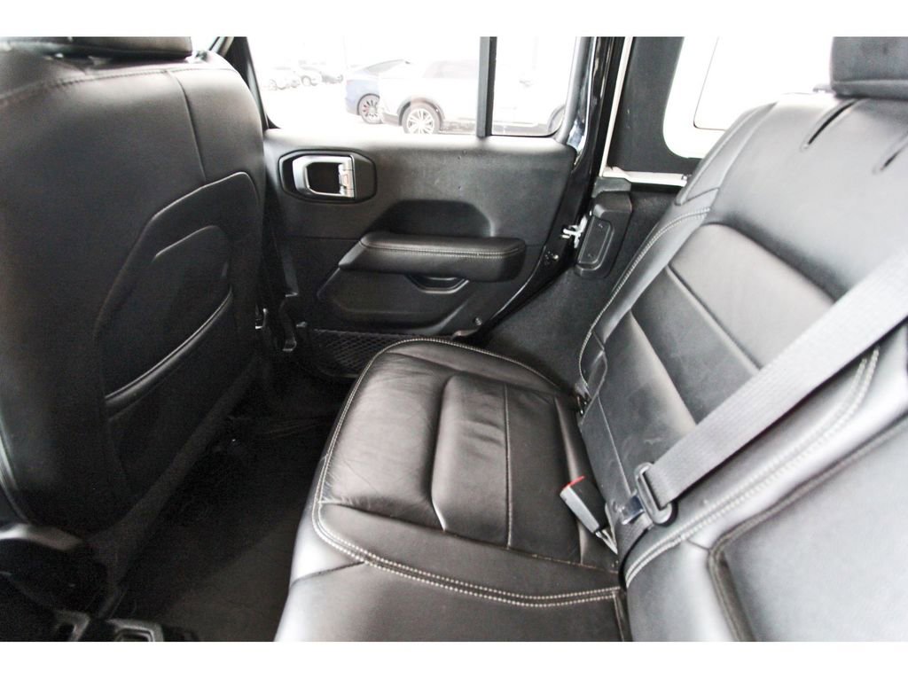 Used 2019 Jeep Wrangler Unlimited Sahara AWD/4WD image 12