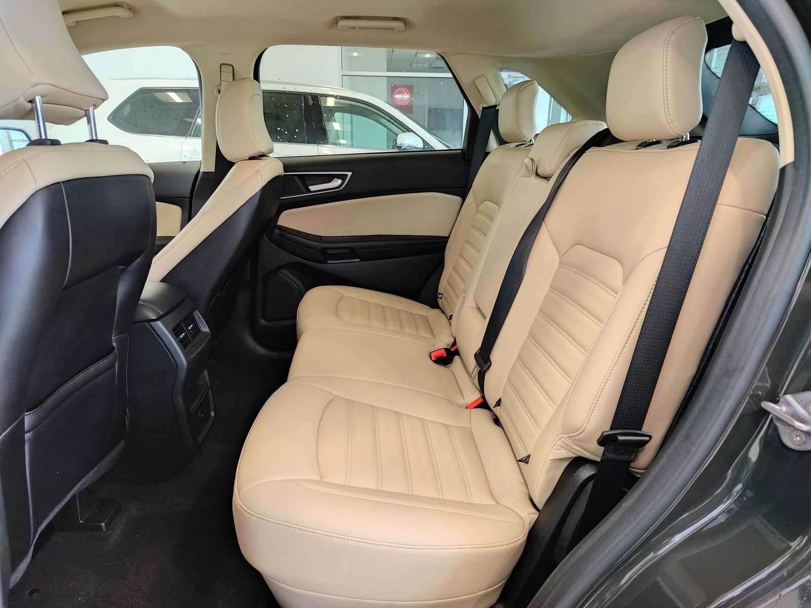 Used 2024 Ford Edge SEL image 8