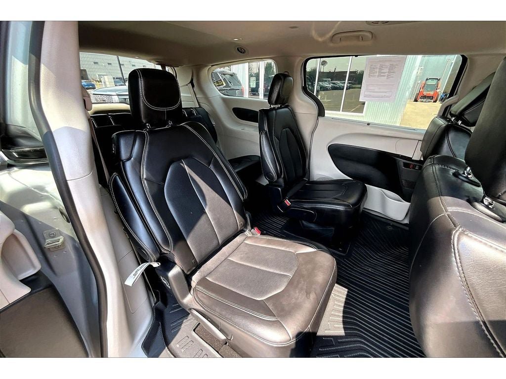 Used 2024 Chrysler Pacifica Touring-L FWD image 29
