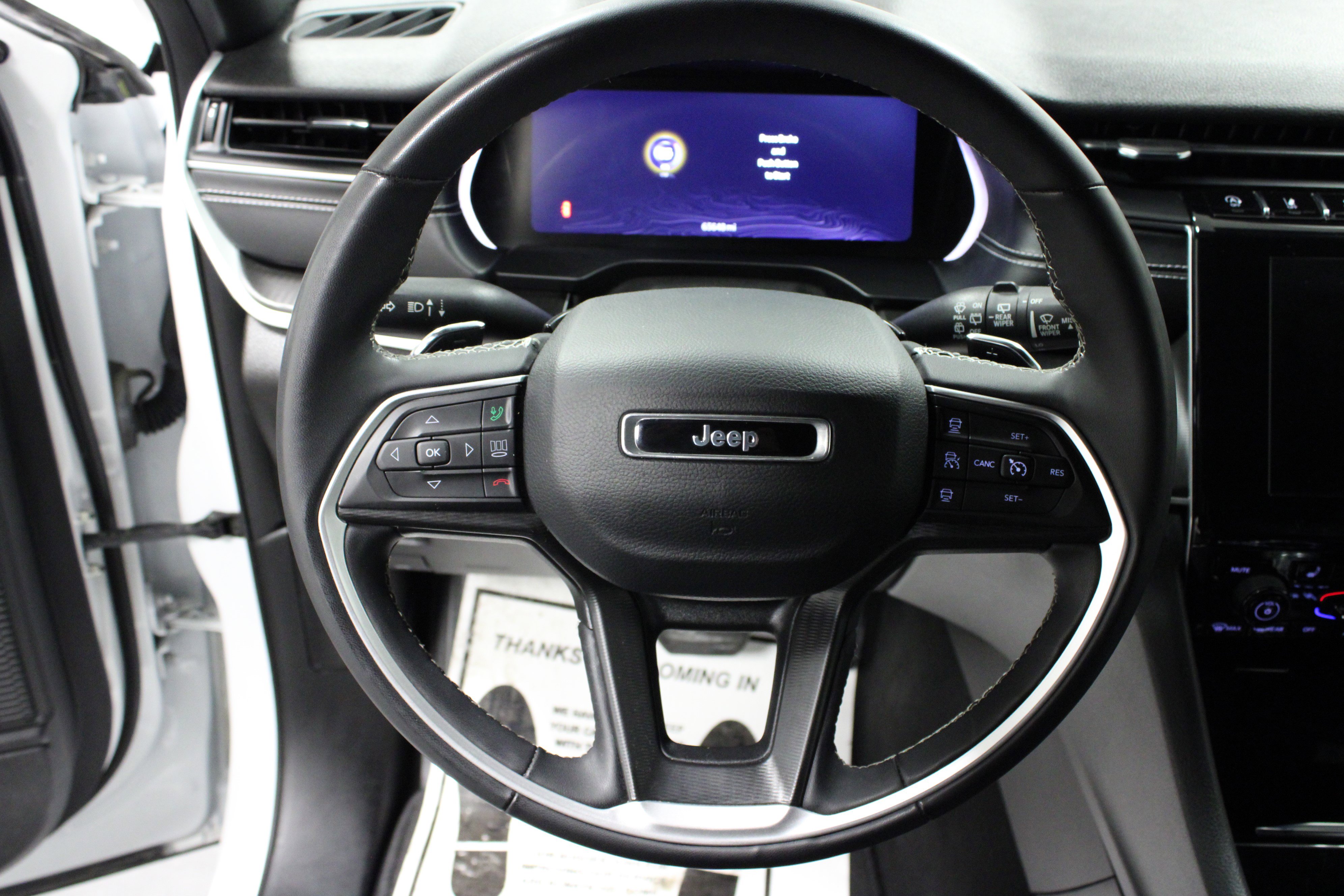 Used 2023 Jeep Grand Cherokee L Laredo image 18