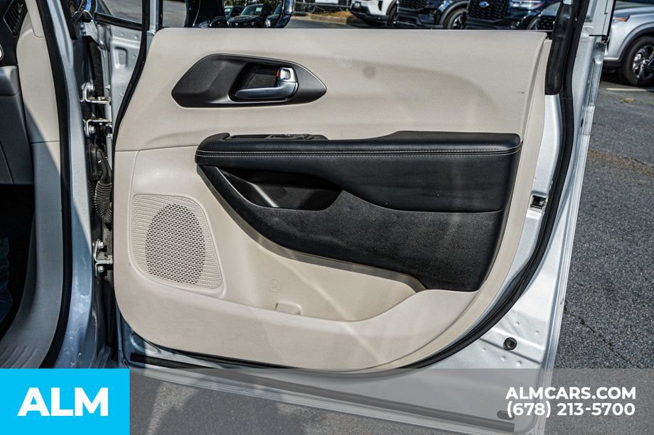 Used 2024 Chrysler Pacifica Touring-L FWD image 55
