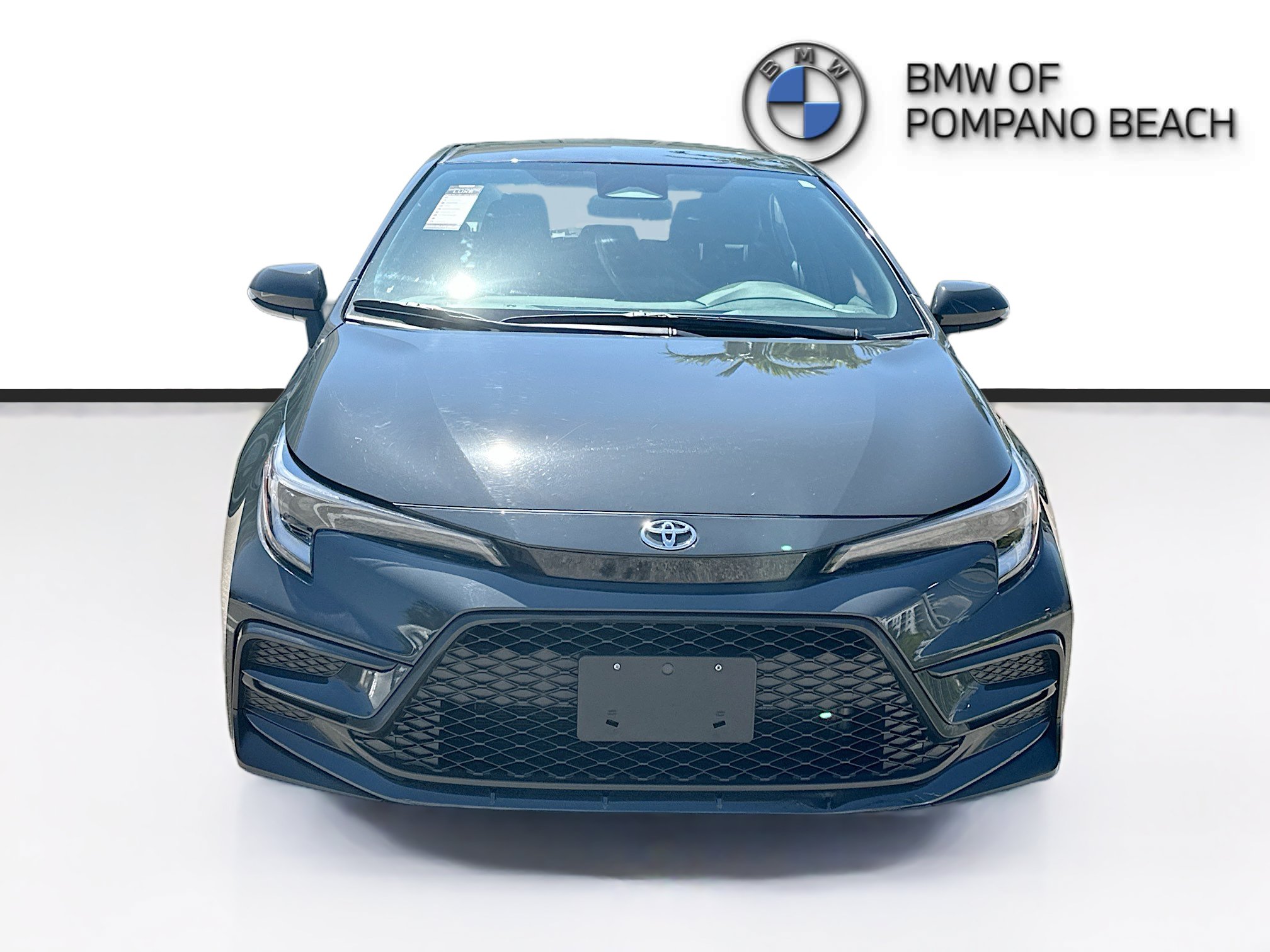 Used 2025 Toyota Corolla SE FWD image 2