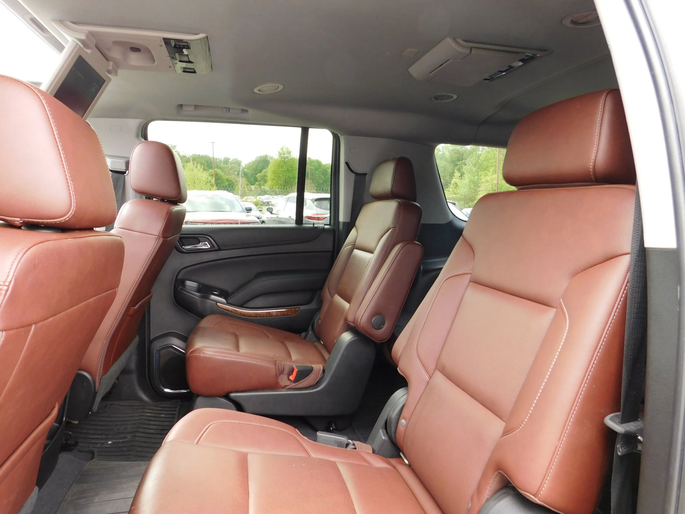 Used 2019 Chevrolet Suburban Premier w/ Premier Plus Edition AWD/4WD image 17