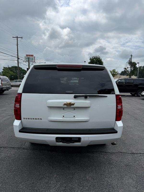 Used 2007 Chevrolet Suburban 2500 w/ Skid Plate Package AWD/4WD image 4