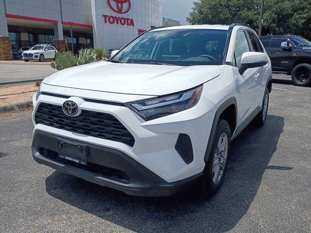 Used 2025 Toyota RAV4 XLE FWD image 2