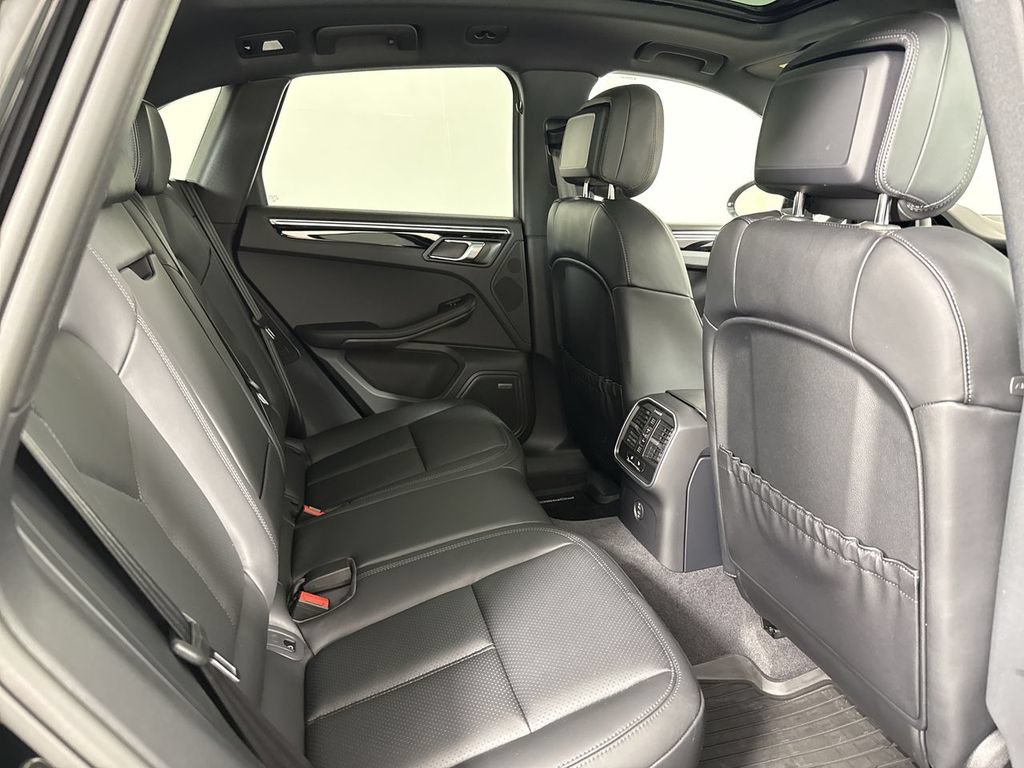 New 2026 Porsche Macan AWD/4WD image 25