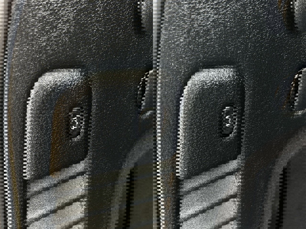 Used 2017 Jeep Grand Cherokee Limited w/ Luxury Group II image 27