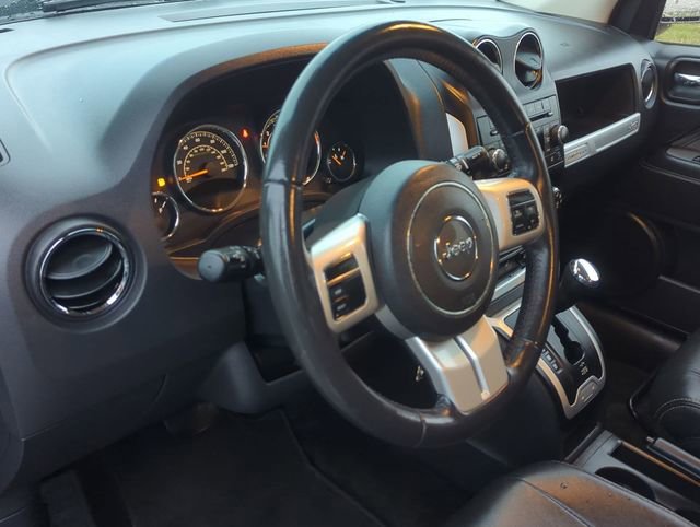 Used 2017 Jeep Compass Latitude FWD image 12