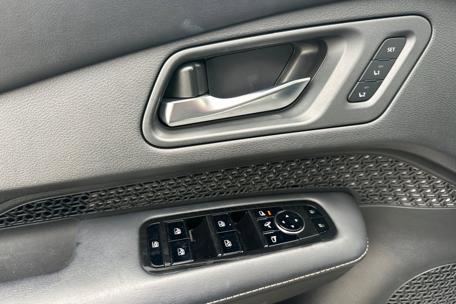 Certified 2024 Nissan Ariya AWD image 11