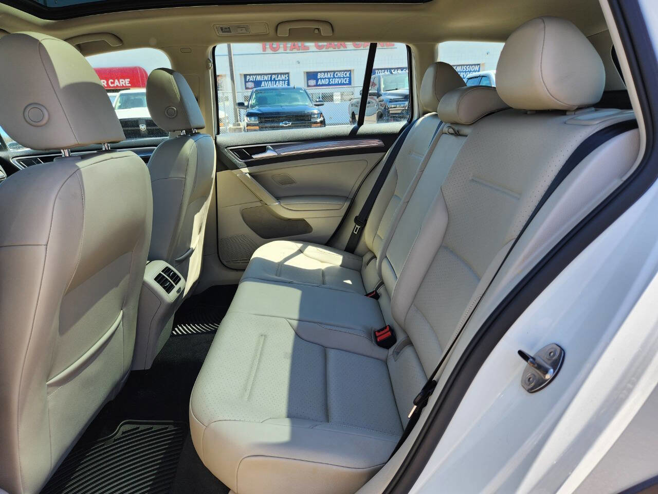 Used 2017 Volkswagen Golf Alltrack SE image 12