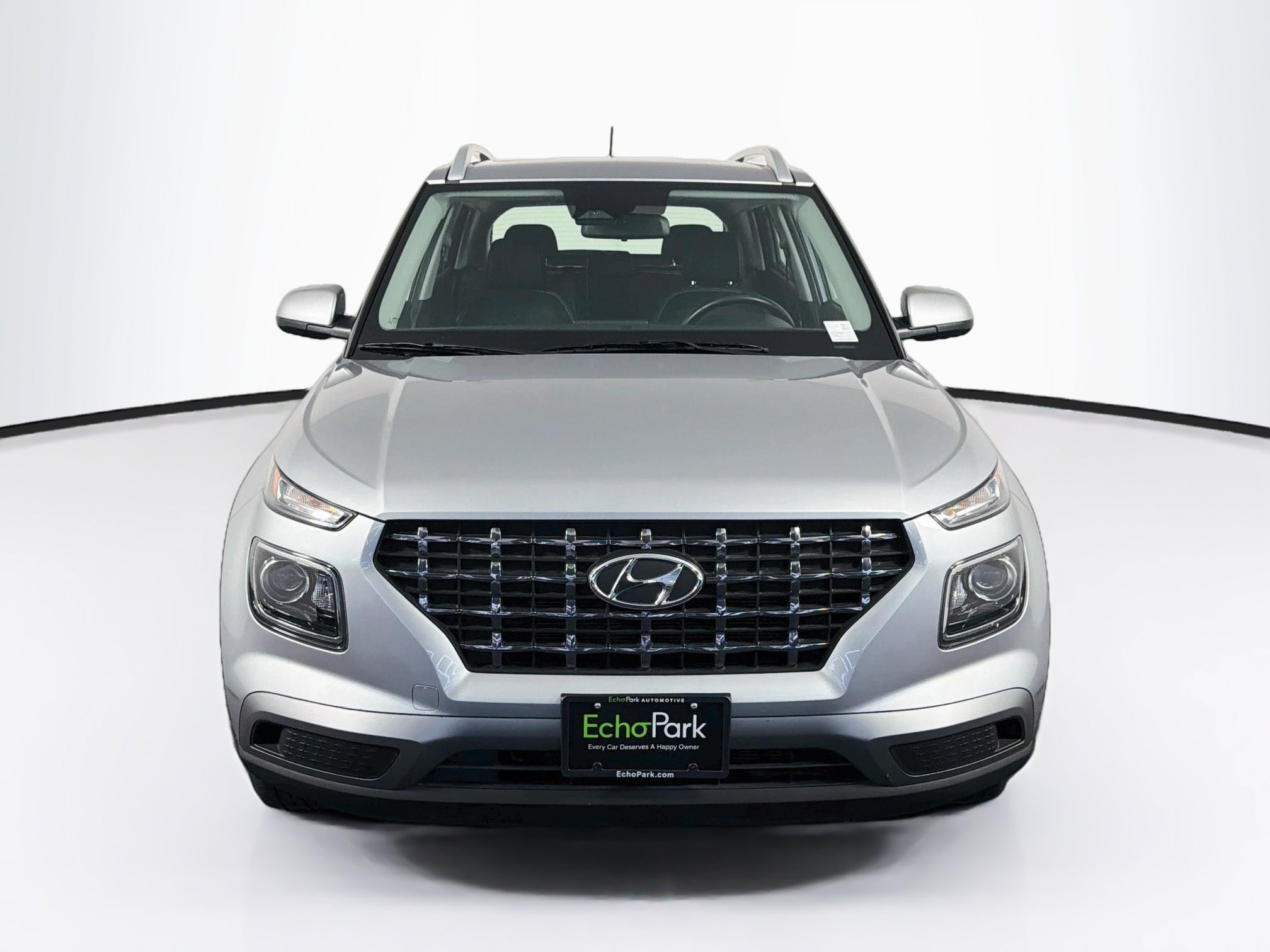 Used 2025 Hyundai Venue SEL FWD image 2