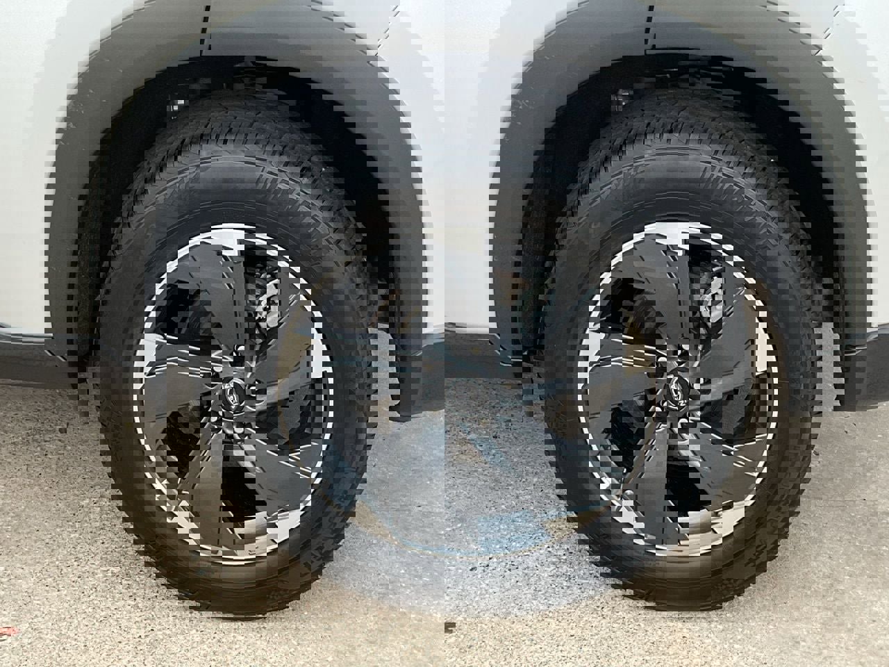 Used 2025 Nissan Rogue SV image 8