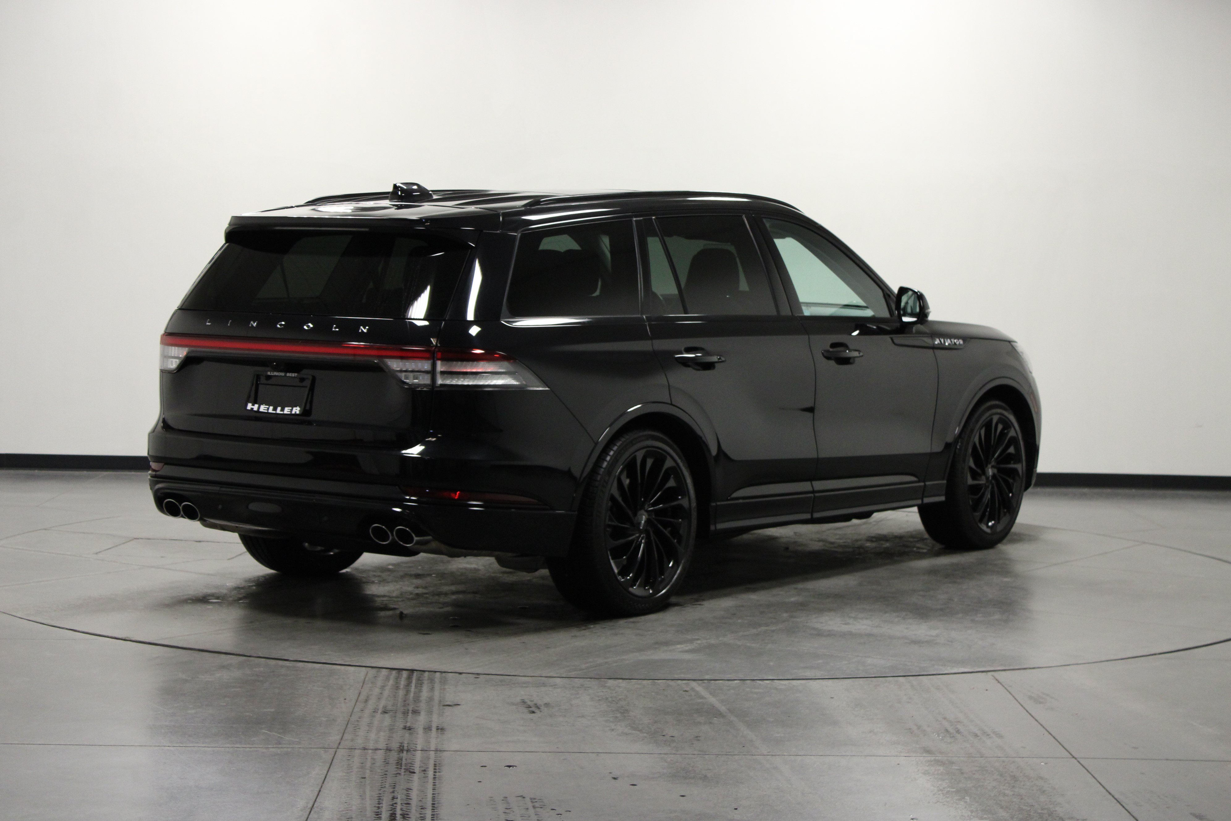 Used 2025 Lincoln Aviator Reserve w/ Equipment Group 201A AWD/4WD image 4