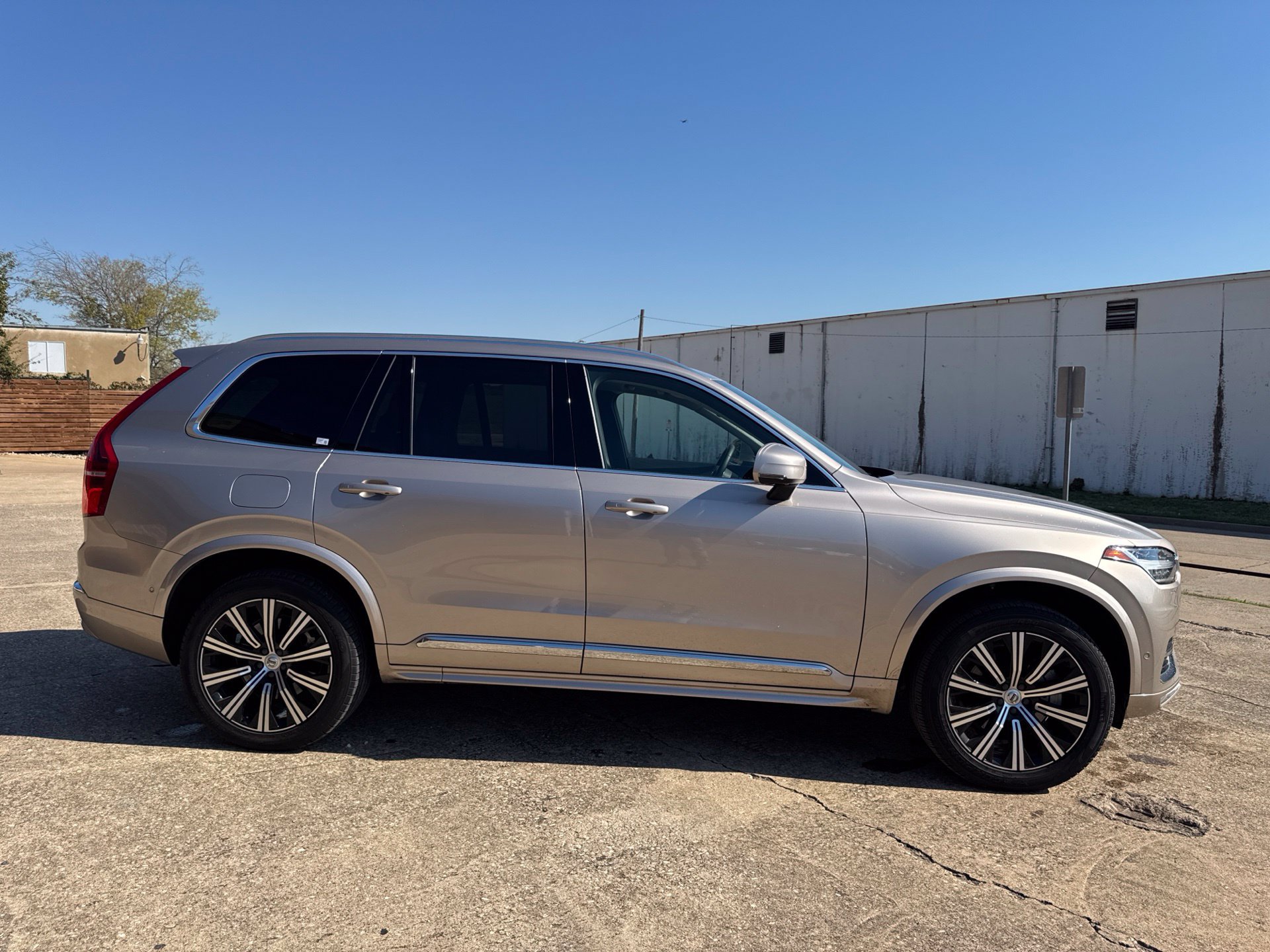 Used 2024 Volvo XC90 B5 Plus w/ Protection Package Premier AWD/4WD image 4
