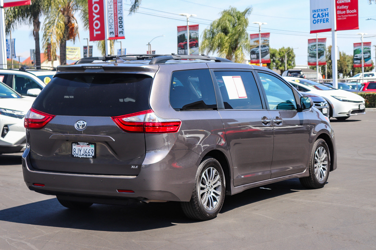 Certified 2019 Toyota Sienna XLE w/ XLE Navigation Package FWD image 7