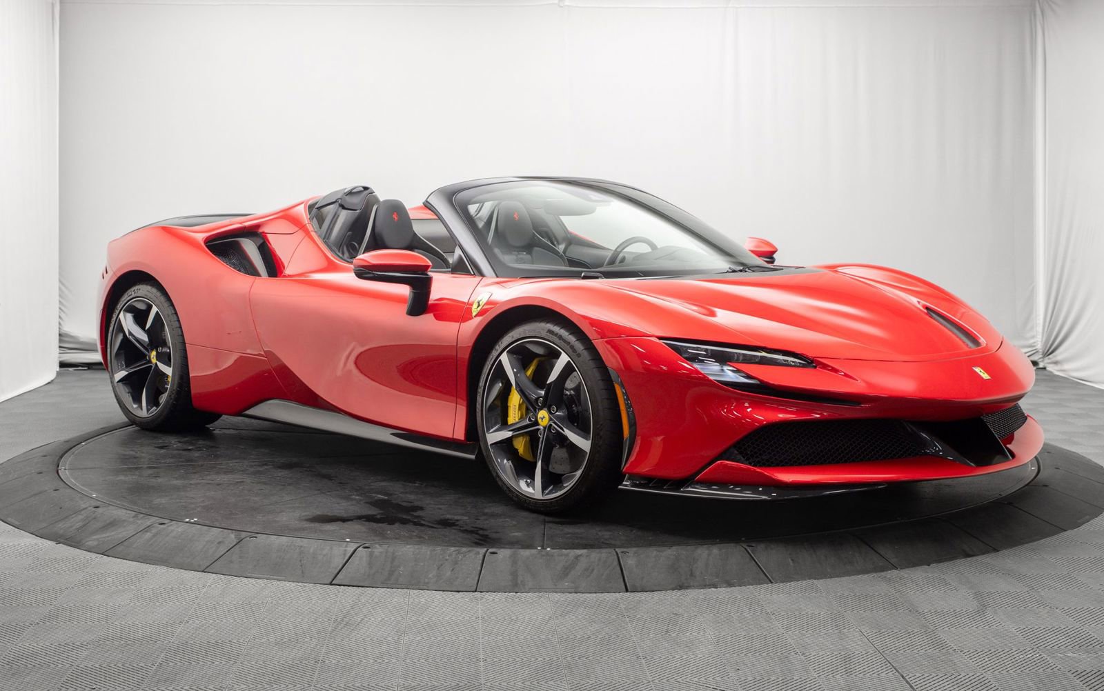 Used 2022 Ferrari SF90 Spider image 11
