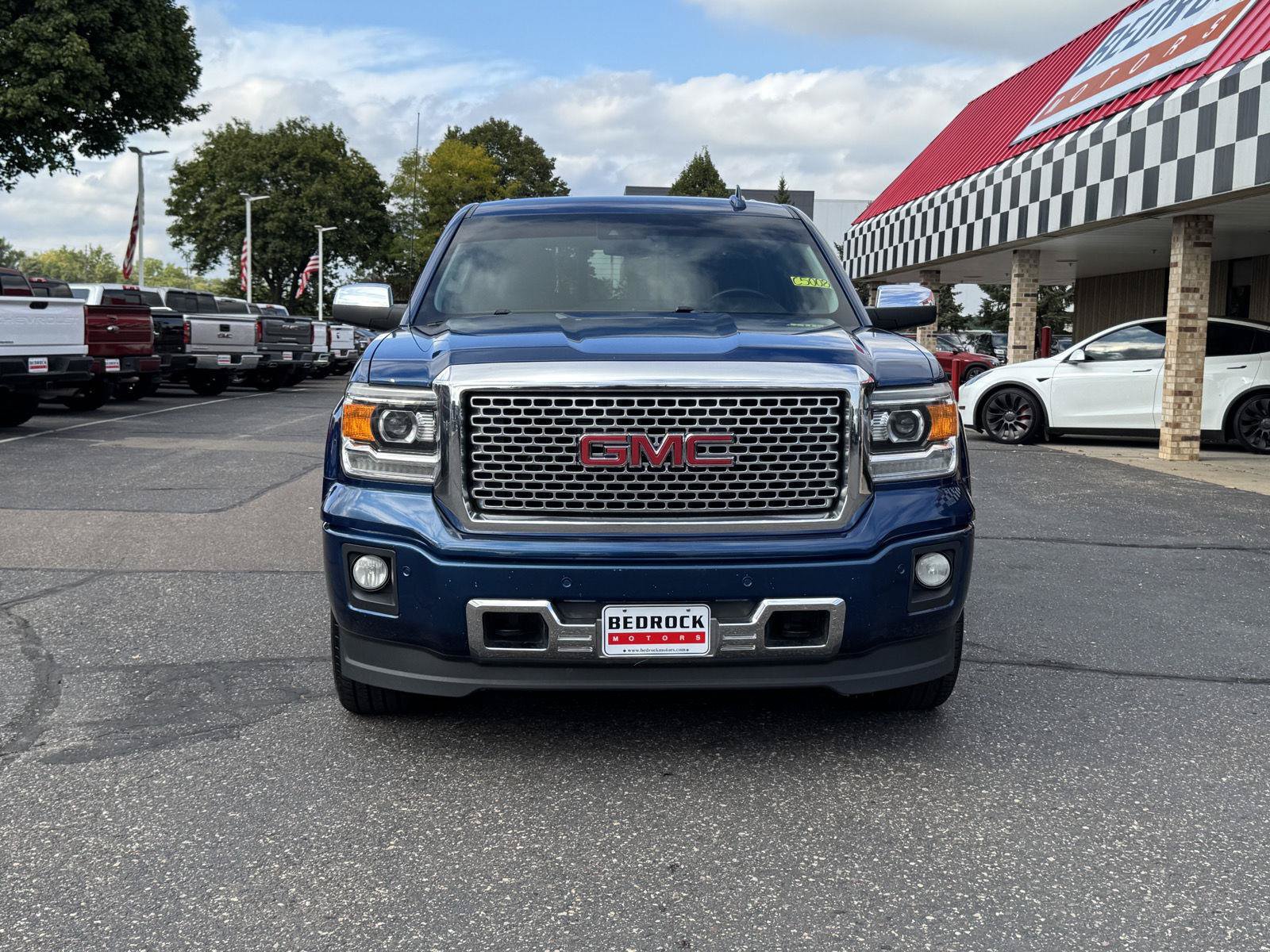 Used 2015 GMC Sierra 1500 Denali w/ Driver Alert Package AWD/4WD image 2