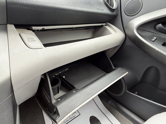Used 2010 Toyota RAV4 Limited AWD/4WD image 38