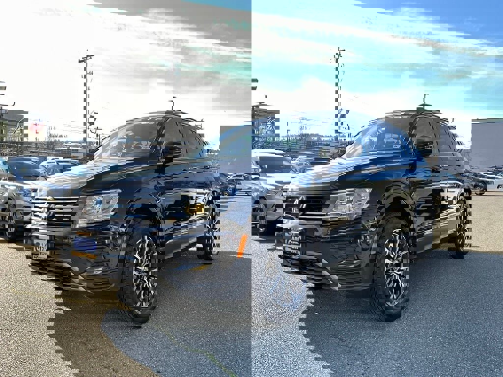 Used 2020 Volkswagen Tiguan SE w/ Panoramic Sunroof Package image 4