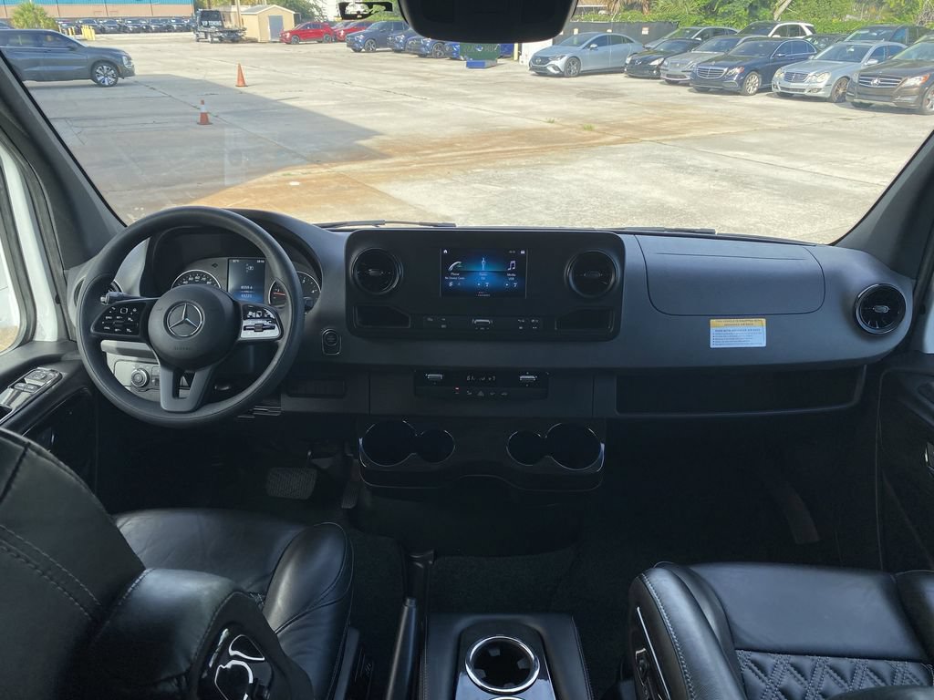 Used 2024 Mercedes-Benz Sprinter 2500 image 2