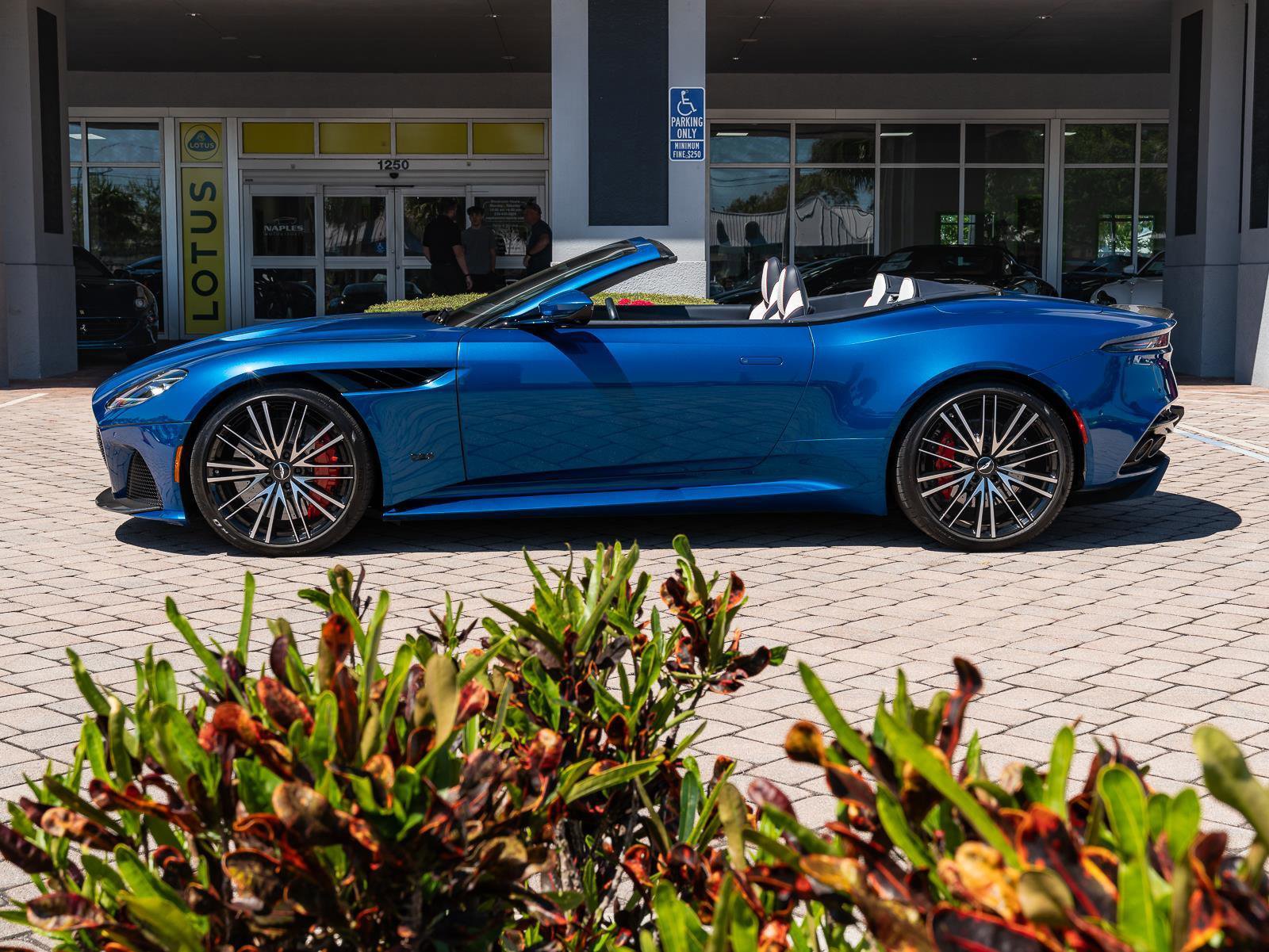 Used 2022 Aston Martin DBS Superleggera Volante image 32