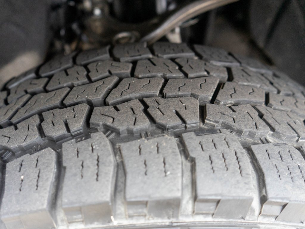 Used 2020 GMC Sierra 1500 AT4 w/ AT4 Premium Package image 41