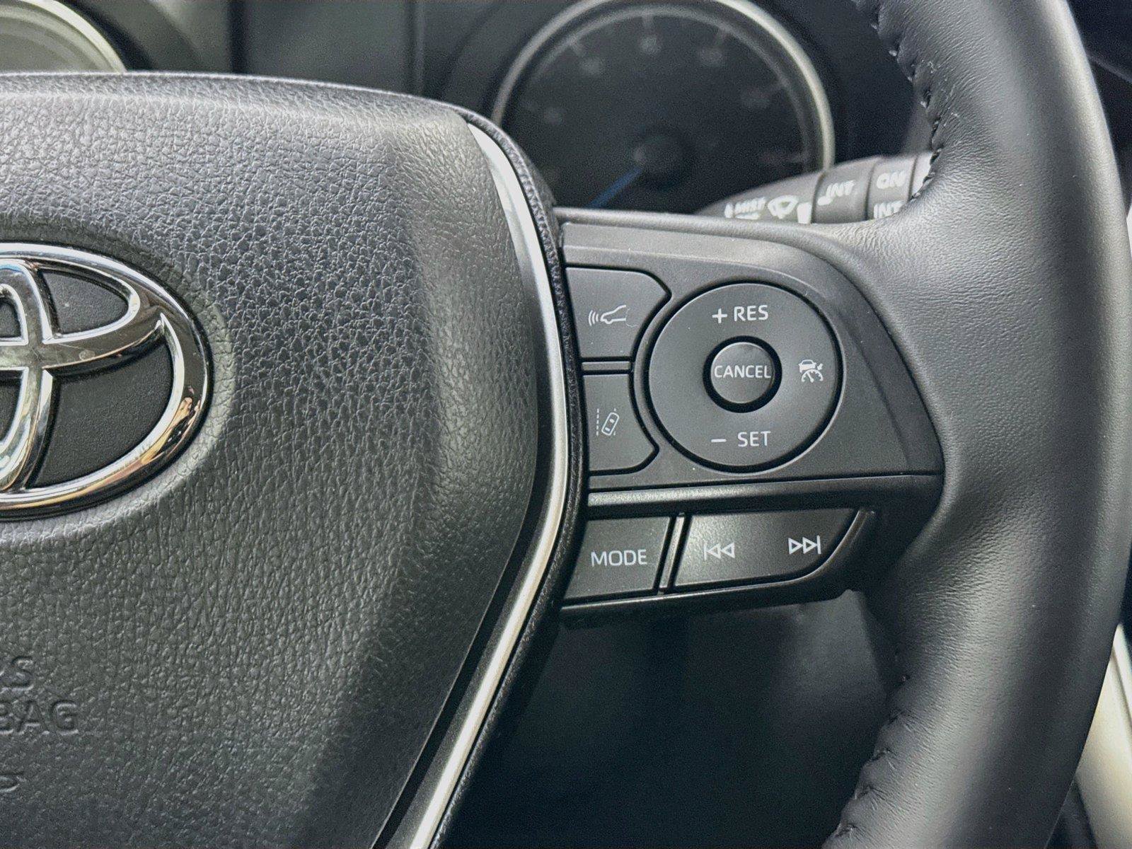 Used 2022 Toyota Venza LE AWD/4WD image 17