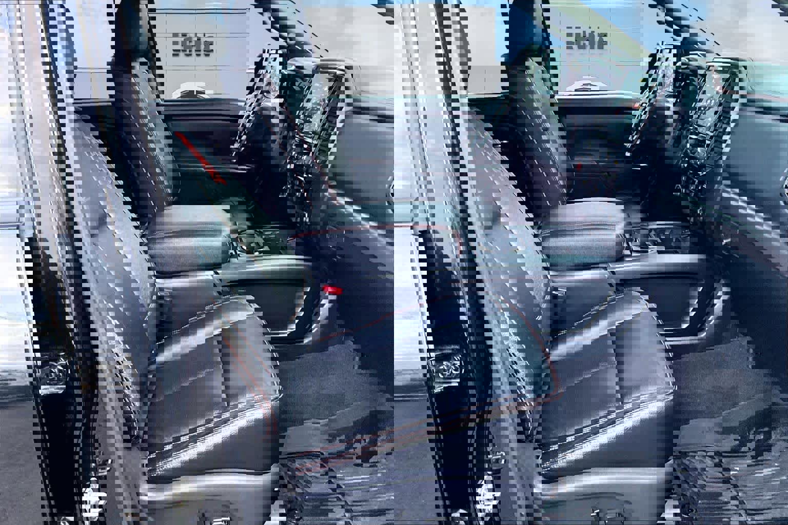 Used 2021 Nissan Titan PRO-4X w/ Pro-4x Convenience Package image 14