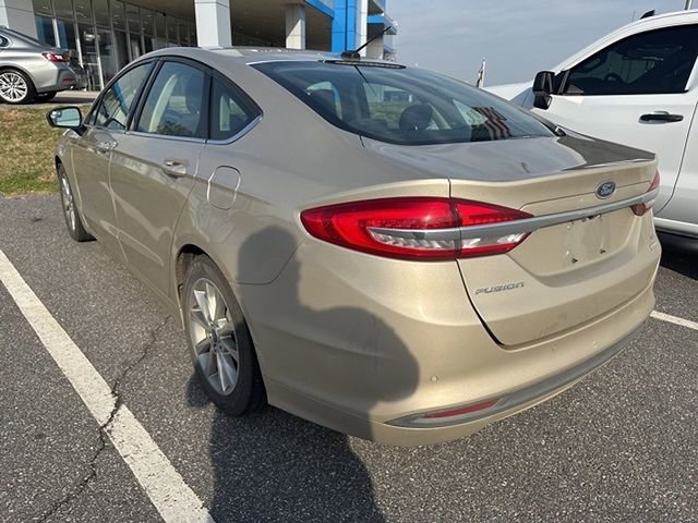 Used 2017 Ford Fusion SE w/ Fusion SE Technology Package image 4