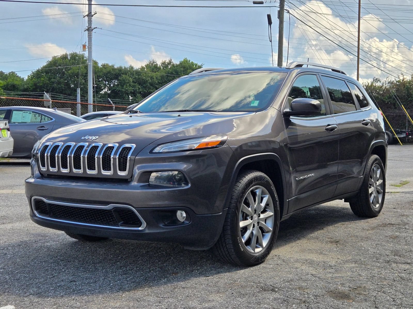 Used 2018 Jeep Cherokee Limited AWD/4WD image 2