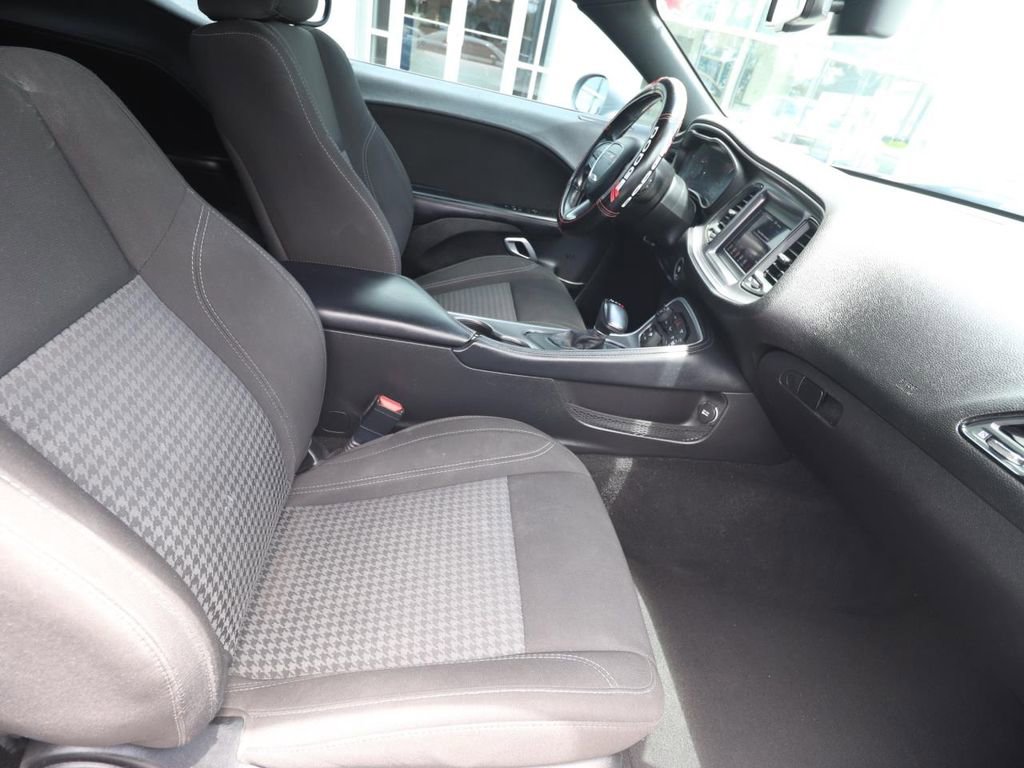 Used 2021 Dodge Challenger SXT w/ Driver Convenience Group RWD image 12