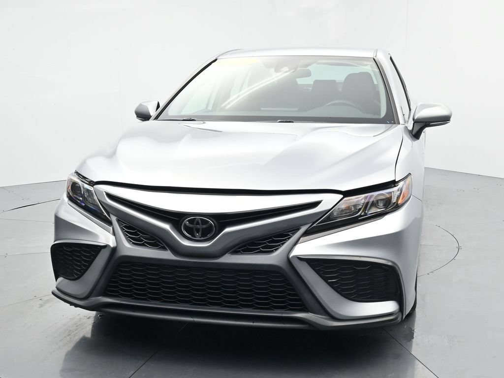 Used 2024 Toyota Camry SE FWD image 3