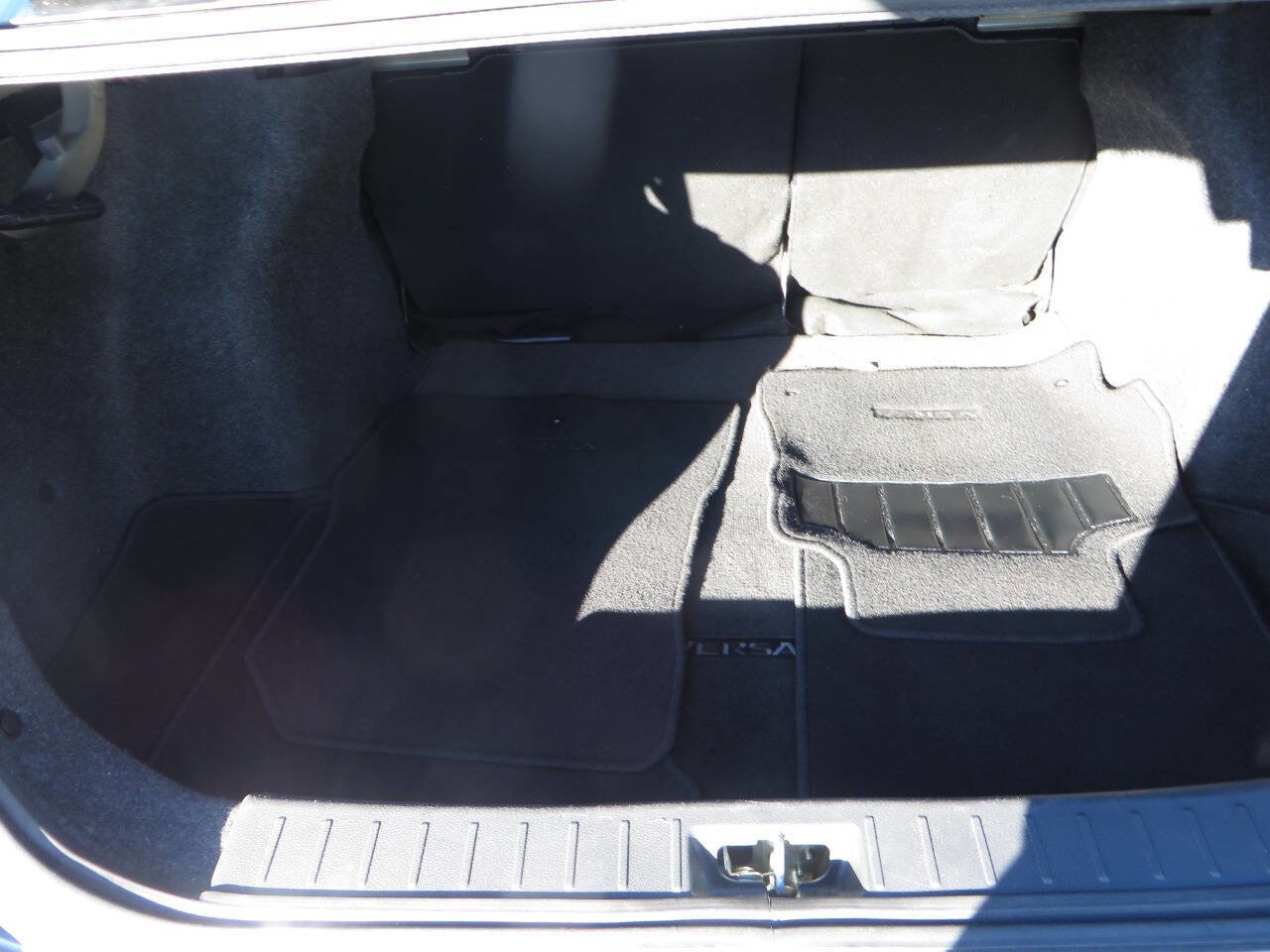 Used 2021 Nissan Versa SV image 14