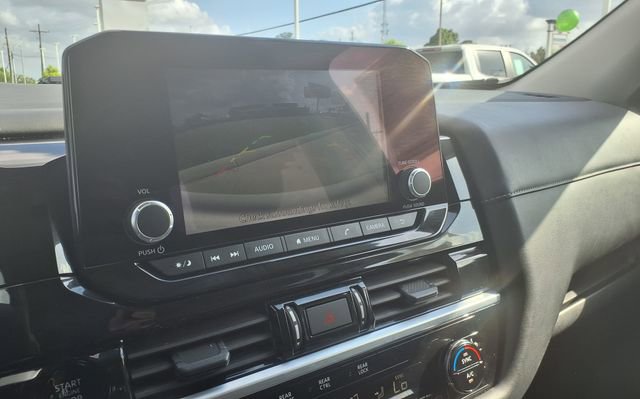 Used 2025 Nissan Pathfinder SV FWD image 30