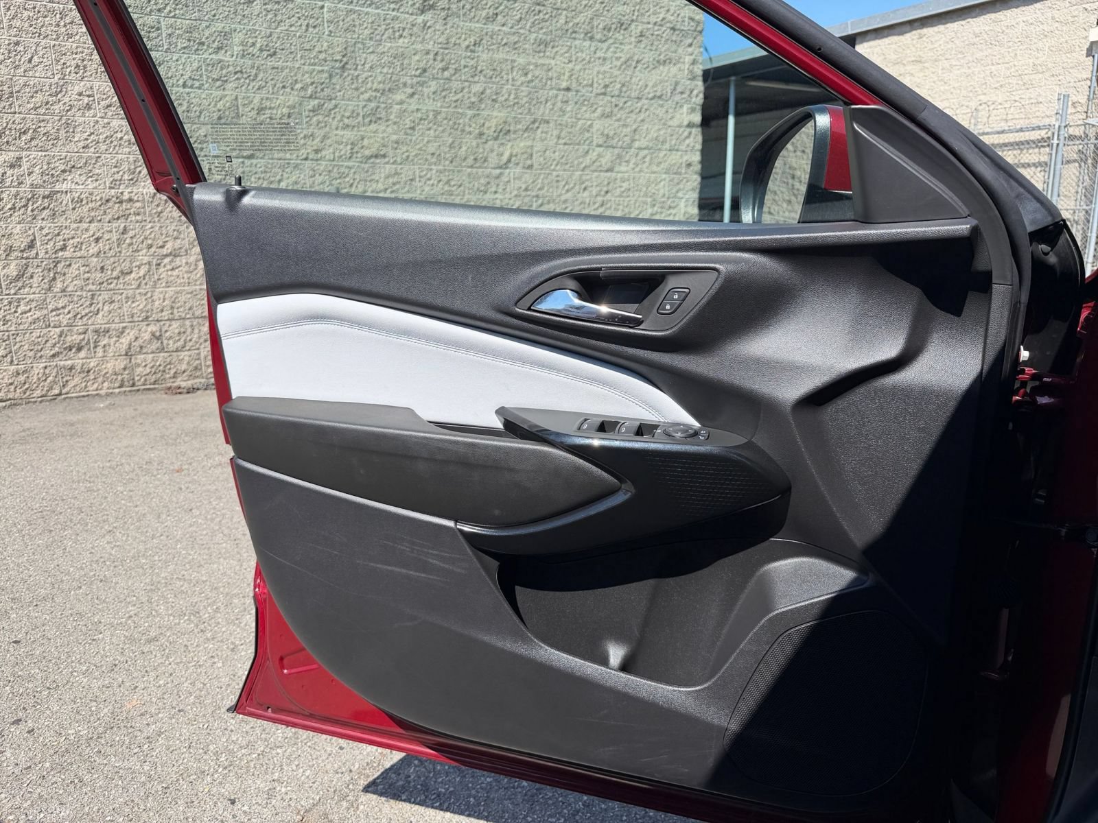 Used 2025 Chevrolet Trax LT w/ LT Convenience Package FWD image 18