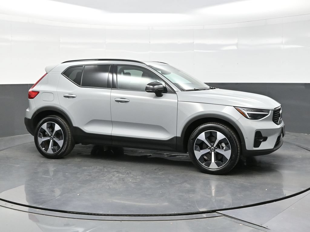 Used 2026 Volvo XC40 B5 Plus AWD/4WD image 8