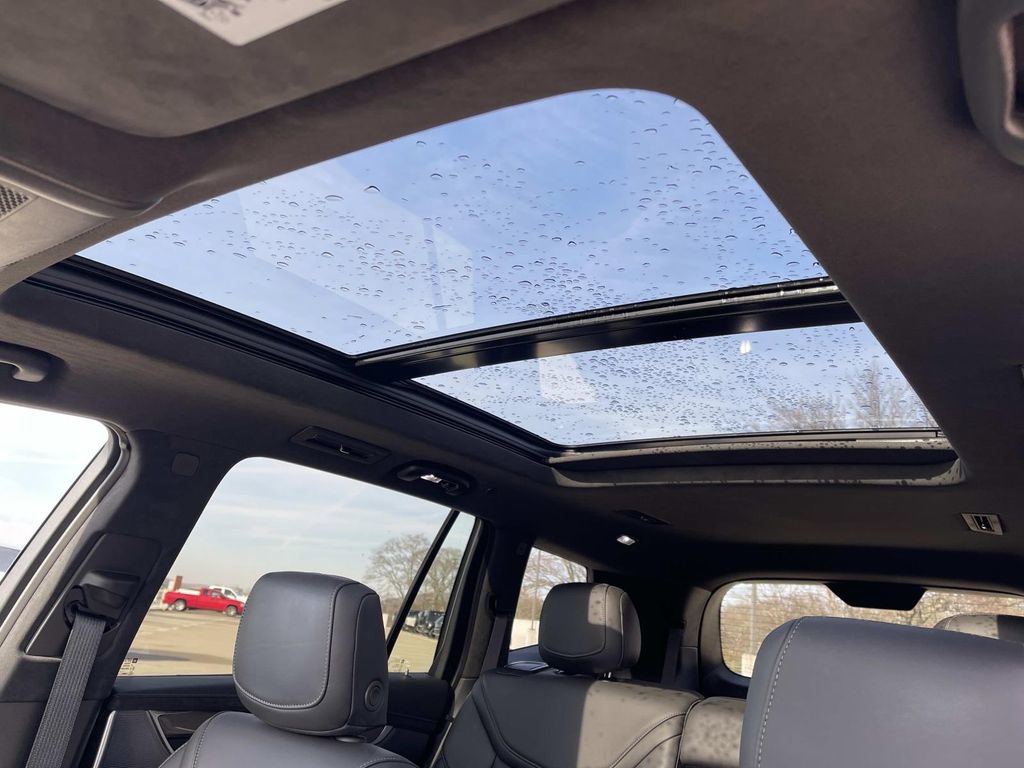 Certified 2025 Cadillac XT6 Premium Luxury w/ Platinum Package image 32