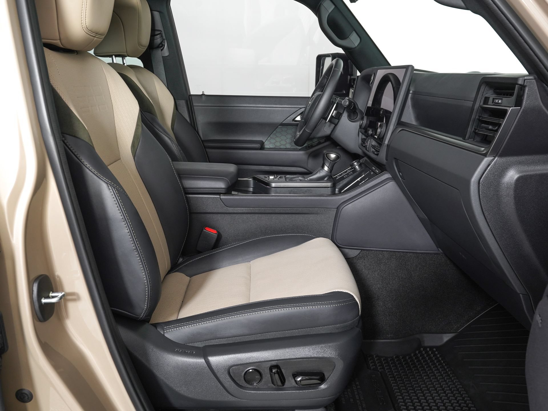Used 2025 Lexus GX 550 AWD/4WD image 8