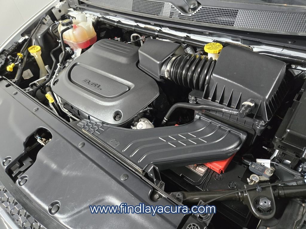 Used 2022 Chrysler Pacifica Touring-L image 18