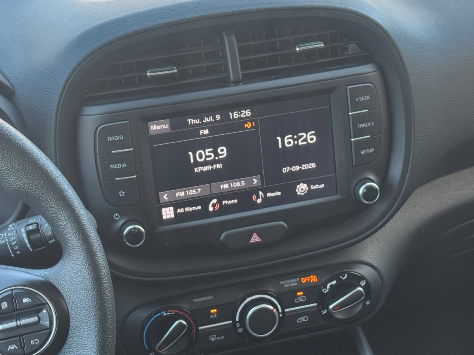 Used 2025 Kia Soul LX w/ LX Technology Package FWD image 17