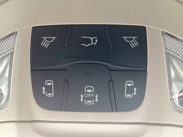 Used 2022 Chrysler Voyager LX image 26