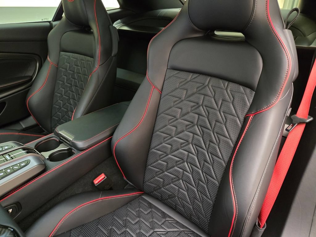 Used 2025 Aston Martin Vanquish RWD image 29