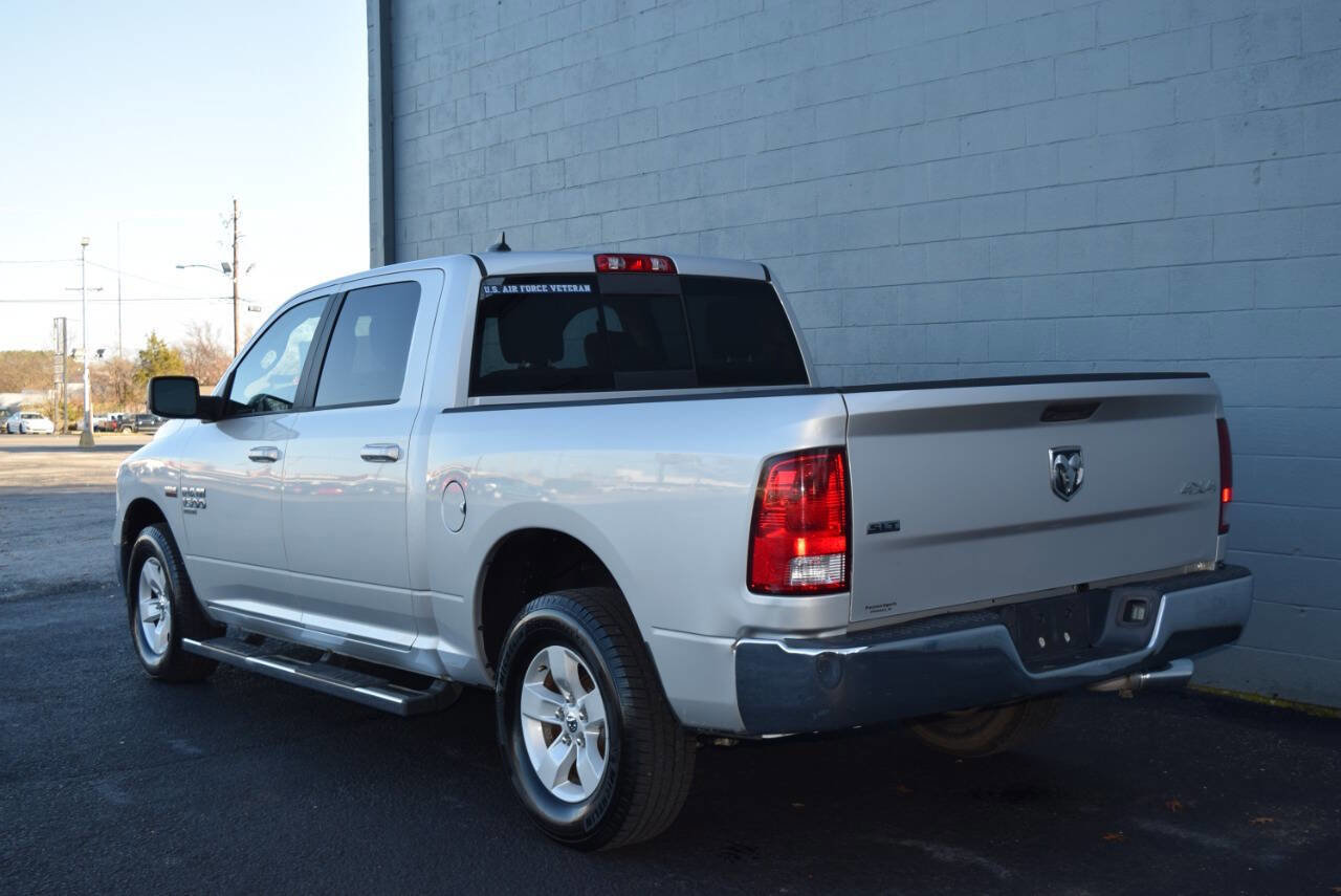 Used 2019 RAM 1500 Classic SLT w/ Luxury Group image 10
